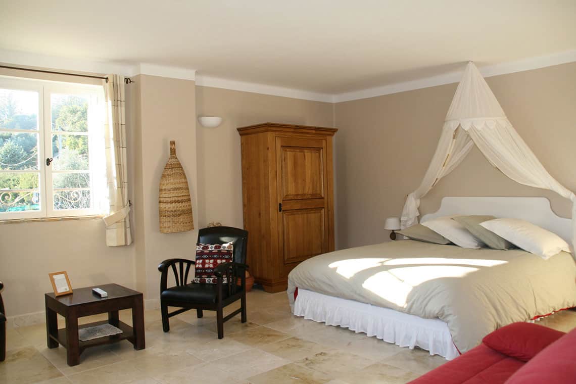 Grand lit 160*200 et coin salon