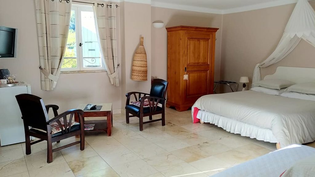 Chambre Terre avec coin salon