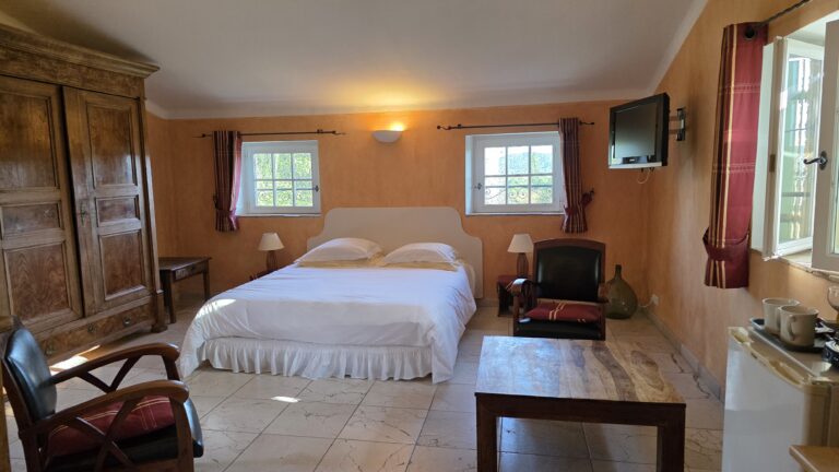 chambre Soleil l'Escale Provençale B&B à Tourrettes